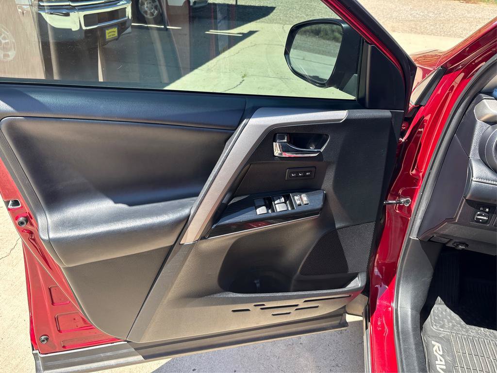 Used 2018 Toyota RAV4 Limited AWD/4WD image 21