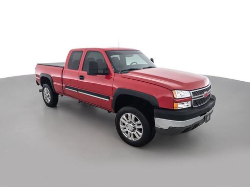 Used 2005 Chevrolet Silverado 2500 LS w/ Heavy-Duty Power Package image 3