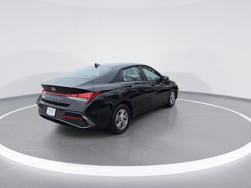 New 2026 Hyundai Elantra SE image 8