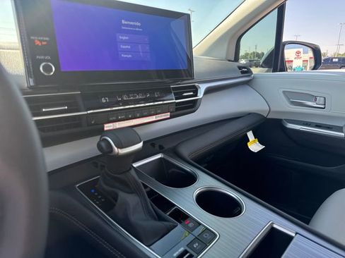 New 2026 Toyota Sienna XLE image 23