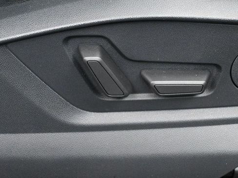 Used 2023 Audi Q8 Premium image 36