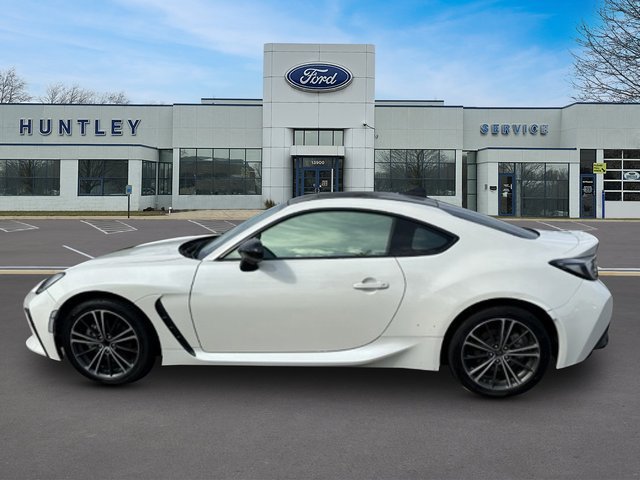 Used 2023 Toyota GR86 RWD image 6