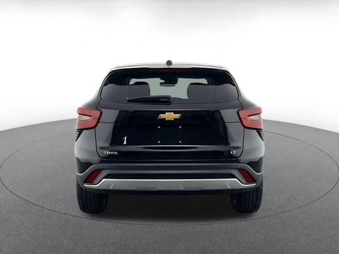 Used 2025 Chevrolet Trax LT FWD image 8
