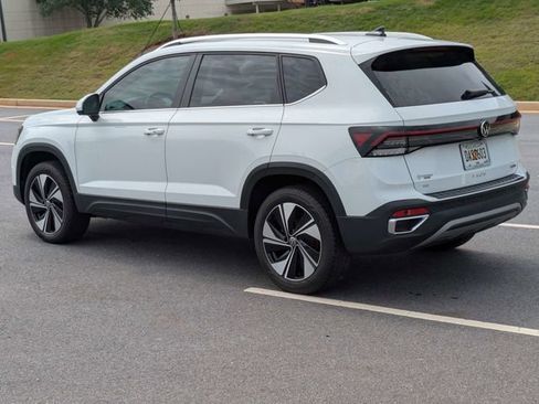 Used 2025 Volkswagen Taos SE AWD/4WD image 6
