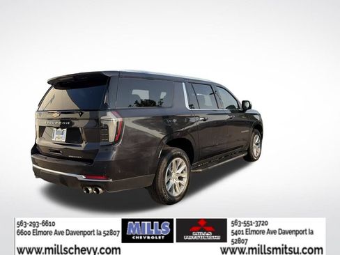 Used 2025 Chevrolet Suburban Premier AWD/4WD image 5
