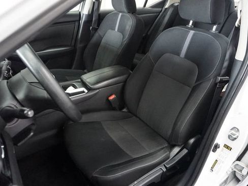 Used 2024 Nissan Sentra SV FWD image 9