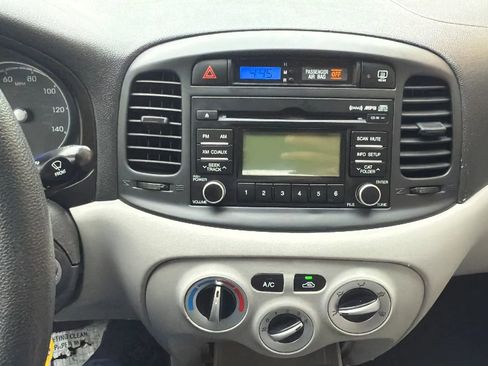 Used 2010 Hyundai Accent GLS w/ Premium Pkg 4 image 18
