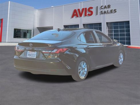 Used 2025 Toyota Camry LE image 6