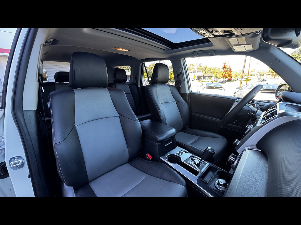 Certified 2020 Toyota 4Runner SR5 Premium w/ Moonroof Package AWD/4WD image 34
