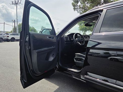 Certified 2024 Volkswagen Atlas SEL AWD/4WD image 12