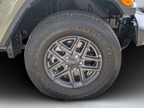 New 2025 Jeep Gladiator Sport image 9