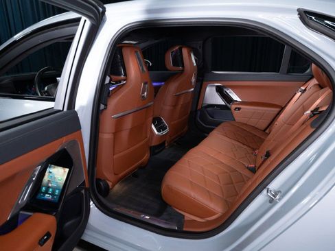 Used 2024 BMW i7 xDrive60 image 13