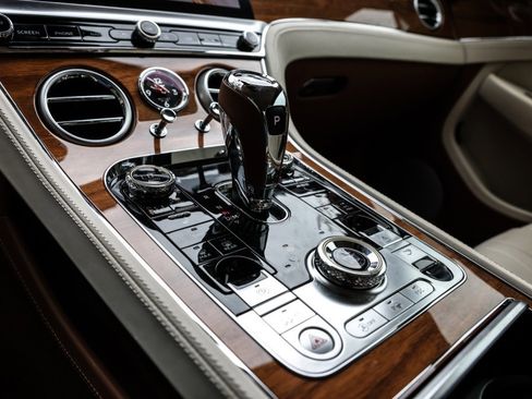 Used 2024 Bentley Continental GT image 11