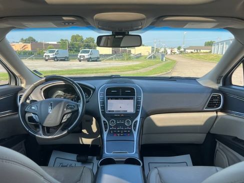 Used 2017 Lincoln MKX Reserve FWD image 22