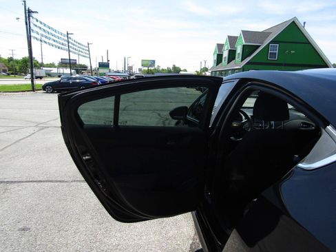 Used 2017 Chevrolet Cruze LT w/ Convenience Package FWD image 17