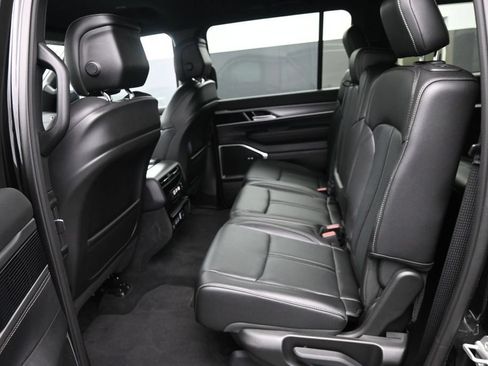 Used 2025 Jeep Wagoneer 4WD image 32