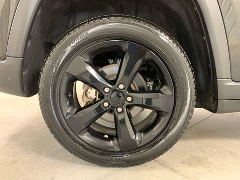 Used 2023 Jeep Grand Cherokee Limited w/ Black Appearance Package AWD/4WD image 29