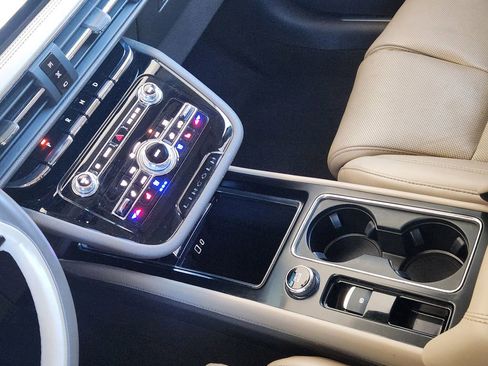 Used 2022 Lincoln Corsair Reserve w/ Equipment Group 201A image 17