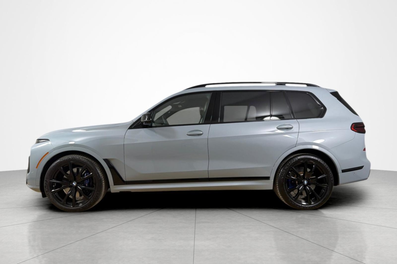 Used 2024 BMW X7 M60i w/ Executive Package AWD/4WD image 2