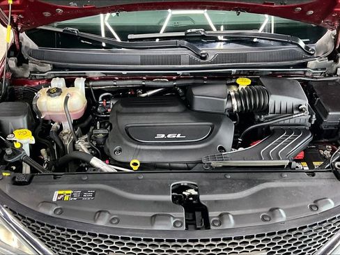 Used 2017 Chrysler Pacifica Limited FWD image 33