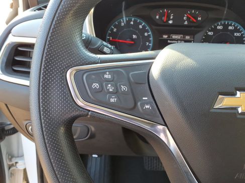 Used 2021 Chevrolet Equinox LS image 9