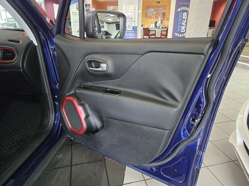 Used 2016 Jeep Renegade Trailhawk image 12