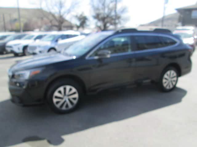 Used 2022 Subaru Outback Premium AWD/4WD image 3
