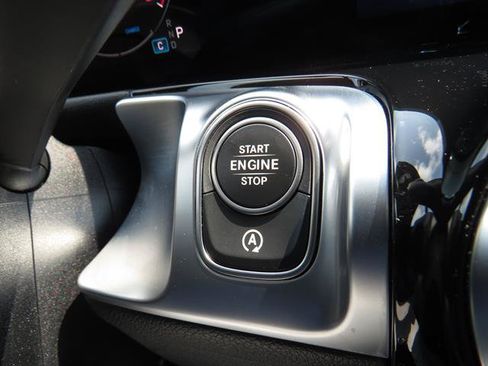 Used 2026 Mercedes-Benz GLB 250 4MATIC image 17