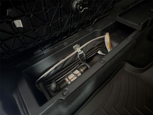 Used 2019 Toyota Tacoma SR image 41