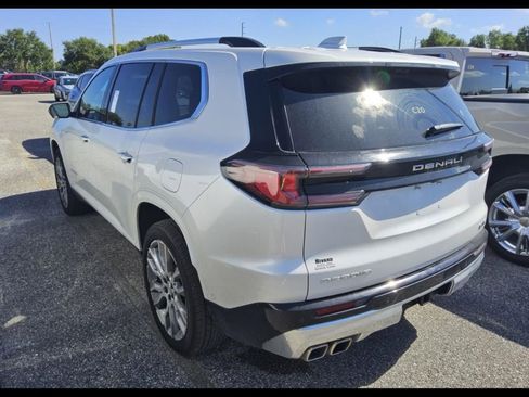 Used 2025 GMC Acadia Denali w/ Super Cruise Package FWD image 8