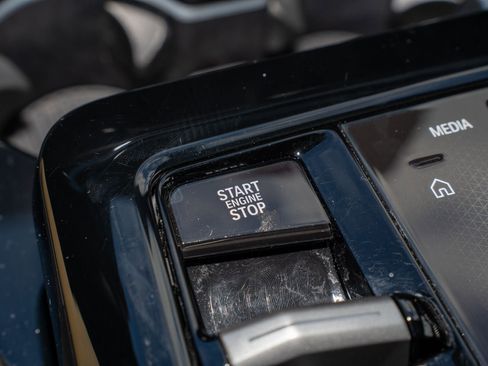 Used 2025 BMW 530i image 32