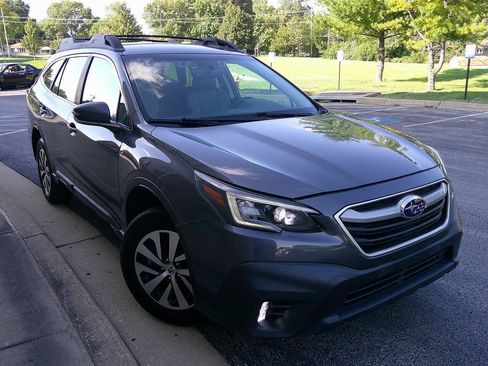 Used 2022 Subaru Outback Premium AWD/4WD image 4