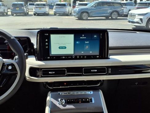 New 2026 Lincoln Aviator 2WD image 12