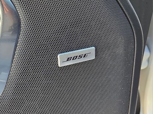 Used 2022 GMC Yukon SLT w/ SLT Premium Package image 24