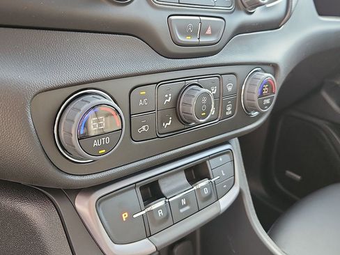 Used 2024 GMC Terrain AT4 w/ Infotainment Package II image 17