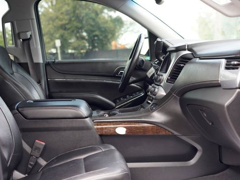 Used 2020 Chevrolet Suburban LT RWD image 6