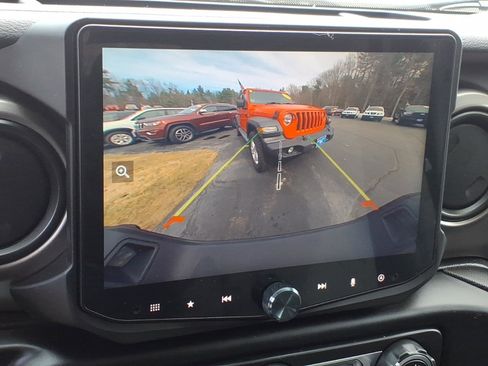 Used 2020 Jeep Gladiator Sport w/ Quick Order Package 24S image 18