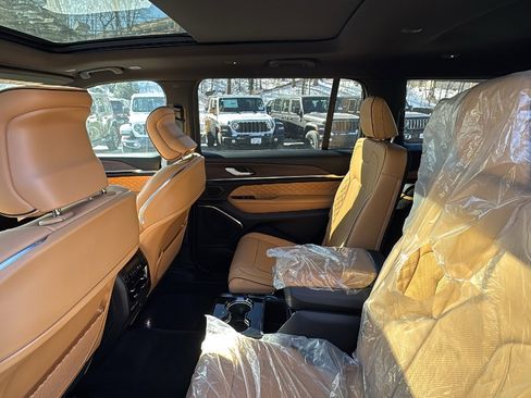 New 2025 Jeep Grand Cherokee L Summit image 28