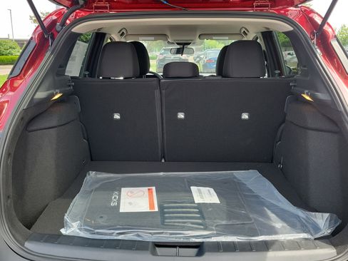 Used 2025 Nissan Kicks SV w/ Charging Package image 8