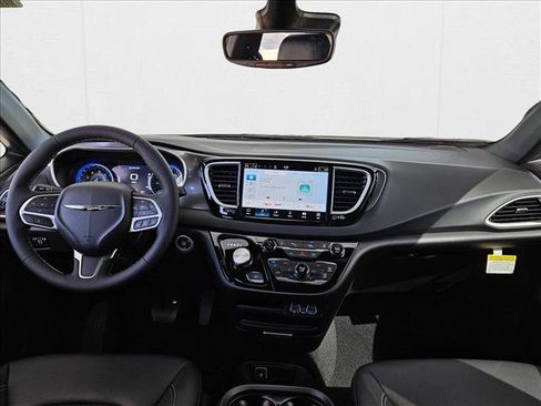 New 2025 Chrysler Voyager LX image 14