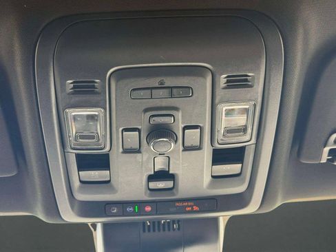 Used 2023 GMC Yukon XL Denali image 27