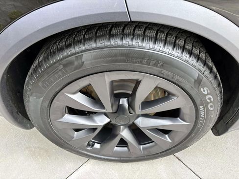 Used 2022 Tesla Model X Base image 10