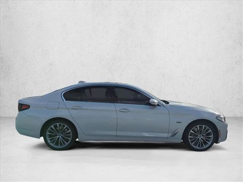 Used 2023 BMW 530e w/ Premium Package image 4