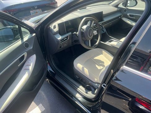 Used 2025 Hyundai Sonata SEL FWD image 2