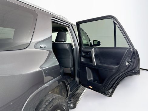 Used 2015 Toyota 4Runner SR5 RWD image 28