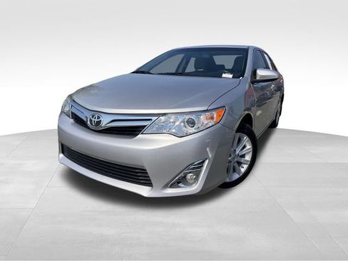 Used 2012 Toyota Camry XLE w/ Leather Pkg FWD image 9