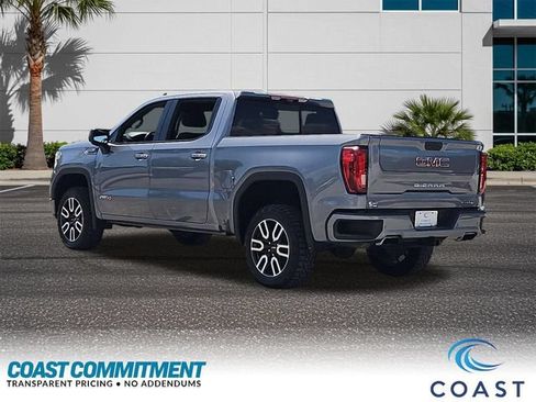 Used 2022 GMC Sierra 1500 AT4 w/ AT4 Premium Package AWD/4WD image 8