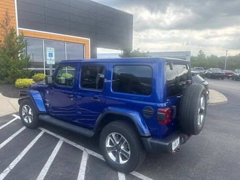 Used 2019 Jeep Wrangler Unlimited Sahara AWD/4WD image 4