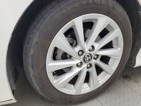 Used 2021 Toyota Camry LE image 31