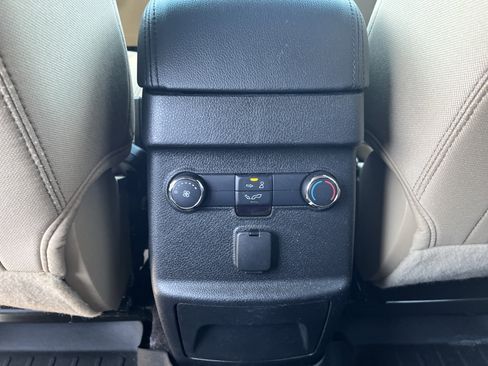 Used 2017 Ford Explorer XLT w/ Equipment Group 201A FWD image 17